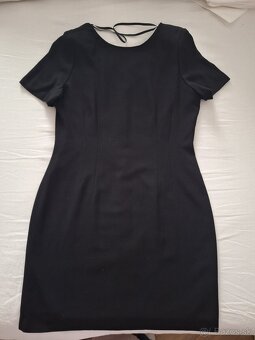 Čierne dámske púzdrové šaty -kokteilky - 6