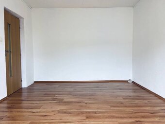 Na predaj veľký 3 izbový byt s loggiou - 6