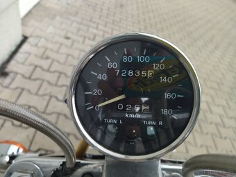 Suzuki VS800 Intruder - 6
