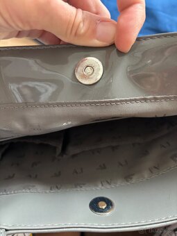 Armani Jeans lakovaná kabelka - 6