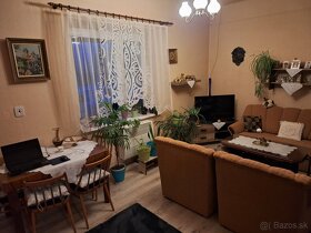 Rodinný dom s terasou, 2 garáže a veľký dvor - 6