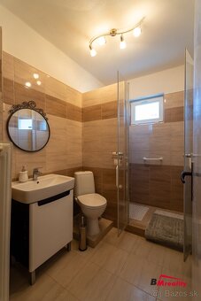 Na predaj priestranný rodinný dom v obci Lok s veľkým pozemk - 6