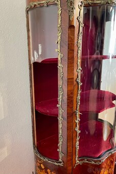 Starožitná presklená vitrína z obdobia klasicizmu - 6