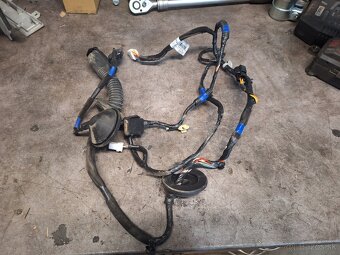 Predám na hyundai i30 veci do dverí  2012 - 6