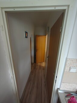 Predáme 1 izbový byt - 6
