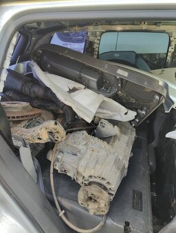Rozpredám VW Touareg 7L 3.2 VR6 na diely - 6