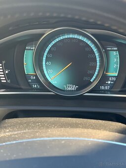 Volvo V40 Cross Country D2, AT/6 - 6