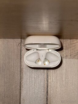 Apple AirPods (2019) - 6