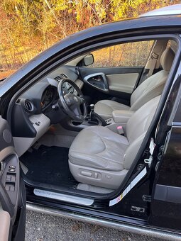 Toyota RAV4 - 6