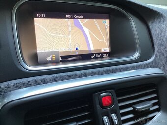 VOLVO V40 2.0 D3 Inscription - 6