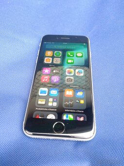 Apple iPhone SE (2020) - 6
