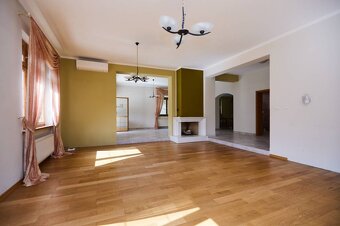 NA PREDAJ -MESTSKÁ 2- GENERAČNÁ VILA -TOPASOVÁ UL. - 6