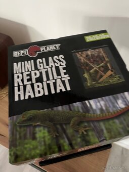 Terarium 20x20x 30 cm vrátane 2 napajadiel - 6