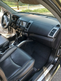 Peugeot 4007 - 6