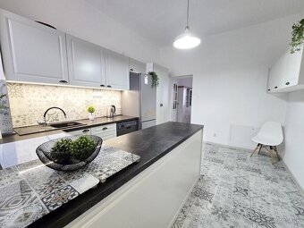 Mestský DOM so záhradou 807 m², 2x kúpeľňa, klíma / Orechová - 6