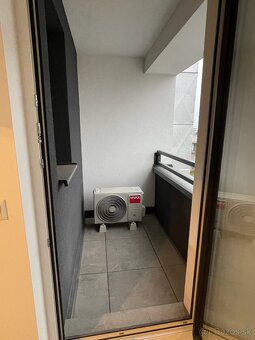 Garsónka s parkovacím miestom a balkónom na prenájom - 6