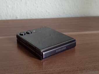 Samsung Galaxy Z Flip5 - 6