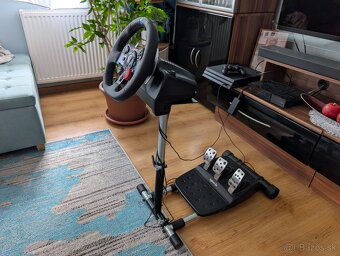 PS4 Pro 1TB + Volant, pedále a stojan - 6