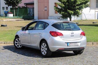 Opel Astra J 1.7CDTI 2011 - 6