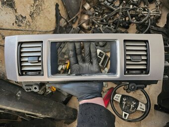 Rozpredám Jaguar XF 2.7d 152kw - 6