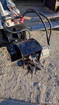 Univerzálni mini nakladač - 6