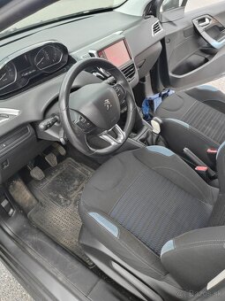 Peugeot 208 - 6