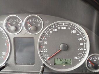 Predám volkswagen Sharan 1.9 TDI 85 kw - 6