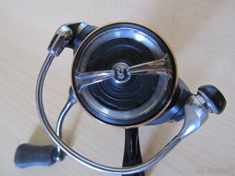 Naviják Daiwa Legalis LT-2500 D jako nový Levně 45€ - 6