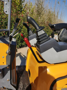 Predám tento skvelý profesionálny minibager váha 1200 kg - 6