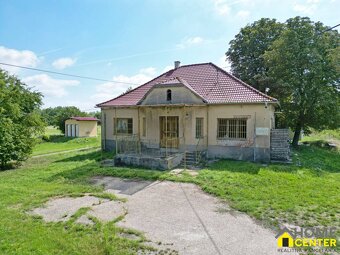 NA PREDAJ RODINNÝ DOM S VEDĽAJŠÍMI PRIESTORMI NA 2 HEKTÁROVO - 6
