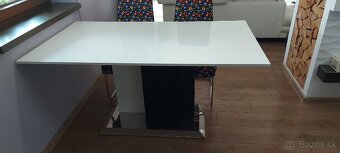 Moderny jedalensky stol + 4 stolicky + 3 sady potahov - 6