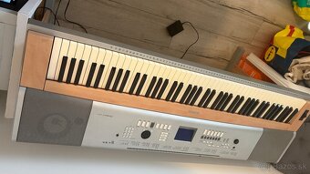 Digitálny klavír Yamaha DGX 620 - 6