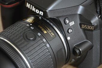 Nikon D5300 wifi - VR objektiv 18 - 55 AF-P + brasna stativ - 6