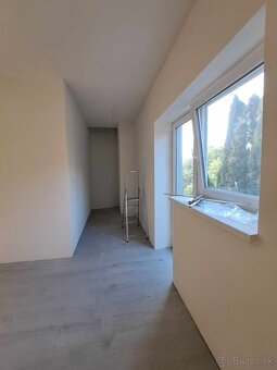 Predáme novostavbu 3 izb byt s terasou, parkovaním a pozemko - 6