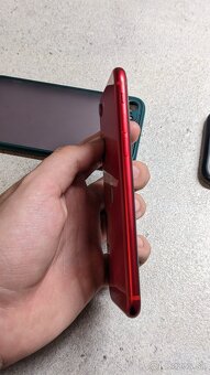 Predám iPhone SE 2020 128 GB, product RED - 6