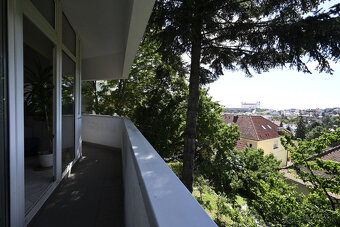 Výnimočná investičná príležitosť pod Slavínom – vila s panor - 6