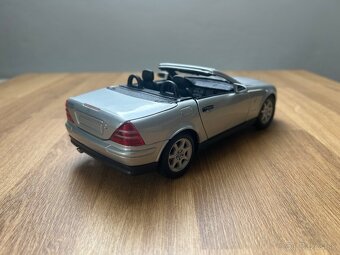 Mercedes-benz SLK 230 1:18 Maisto - 6