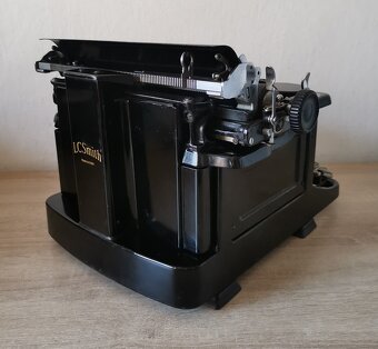 Starožitný písací stroj LC Smith Super Speed z roku 1937 - 6