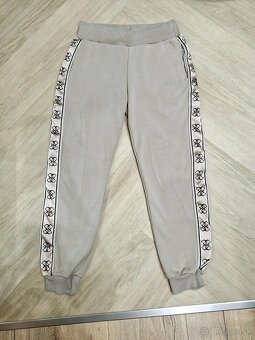 Guess tmavo cervene a svetle khaki logovane nohavice teplaky - 6