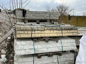 Poškodené betónové platne a stĺpy - 6