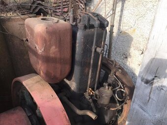 Predám veľký stabilný motor slavia 11 HP - 6