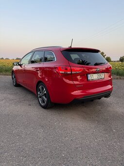 Kia Ceed Combi SW 1.6 CRDI 100Kw GT- LINE - 6