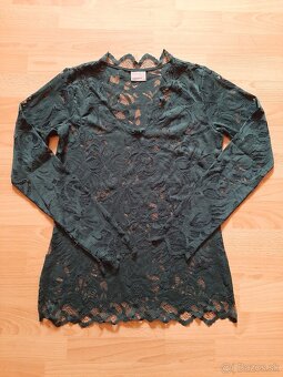 Tmavozelený čipkovaný top Vero Moda - 6