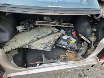 Rozpredám na diely _ mazda 323 BG - 6