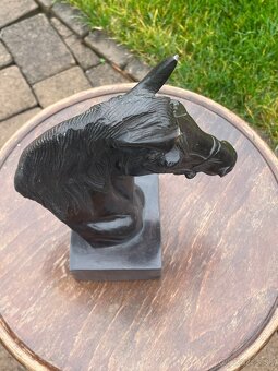 bronzová socha -kôn - 6