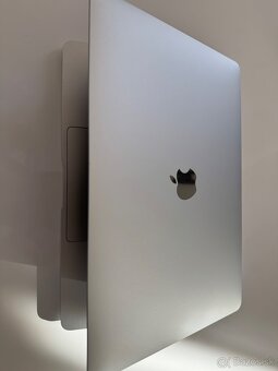 MacBook Air 13´ (M1, 8GB/256GB, Space gray) top stav - 6