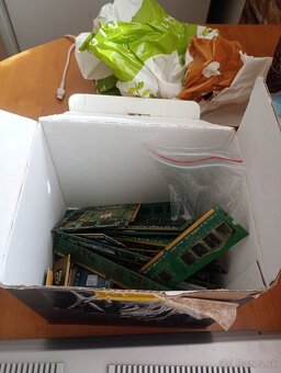 ramky ddr2 možno aj ddr3 všetko spolu 20eu - 6