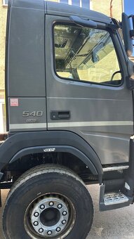 Hákový nosič kontajnerov Volvo FMX 6x4 - 6