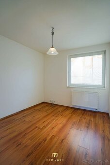 Na predaj veľký 2 podlažný, podpivničený rodinný dom, Rajka - 6
