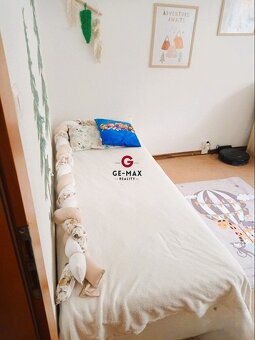 Na predaj priestranný 3-izbový byt – Sídlisko III - 6